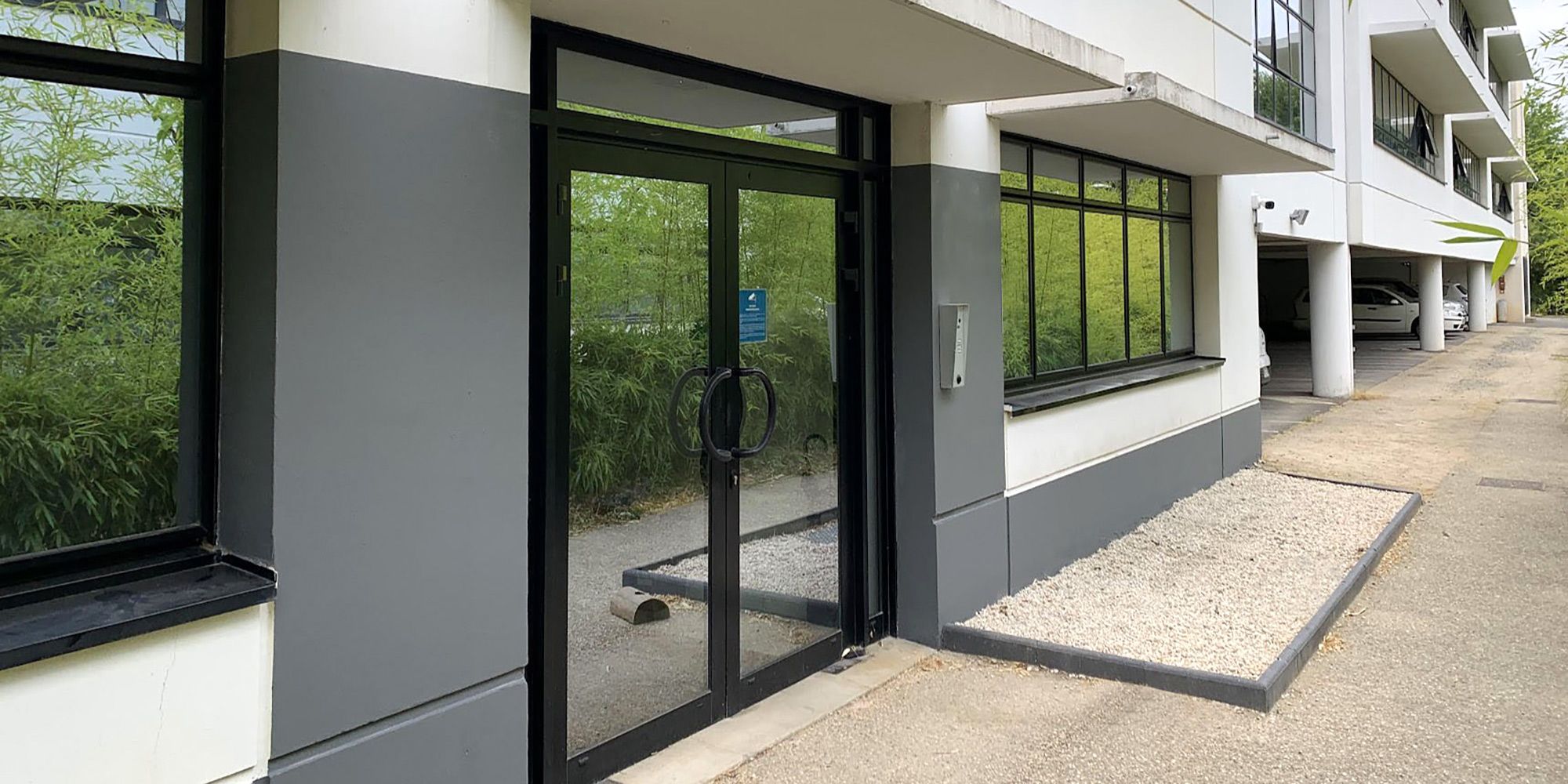 RÃ©novation d'un soubassement de bÃ¢timent accueillant du public